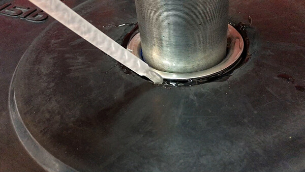 Filling the gap behind the insert flange